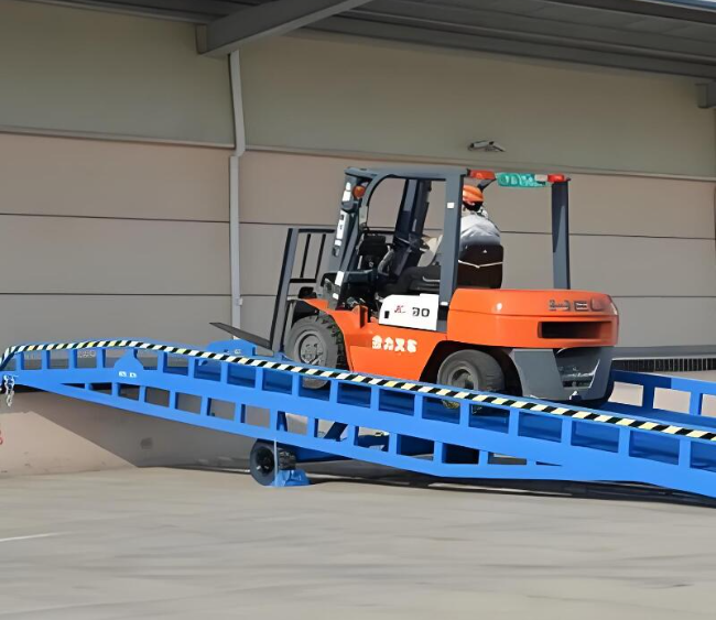 海伦移动式卸货平台（叉车用）